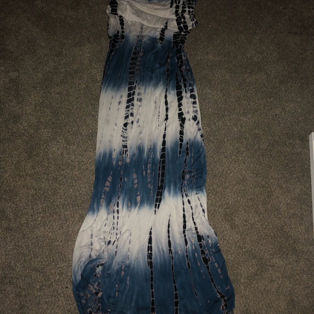 Small strapless blue printed dress